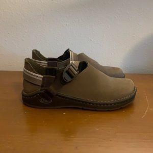 Women’s Chaco closed toe size 7.5
